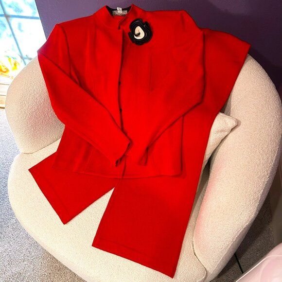 St. John Red Santana Knit Set w/ Signature Flower Brooch - Jacket 10 + Pants 8 - Picture 1 of 7